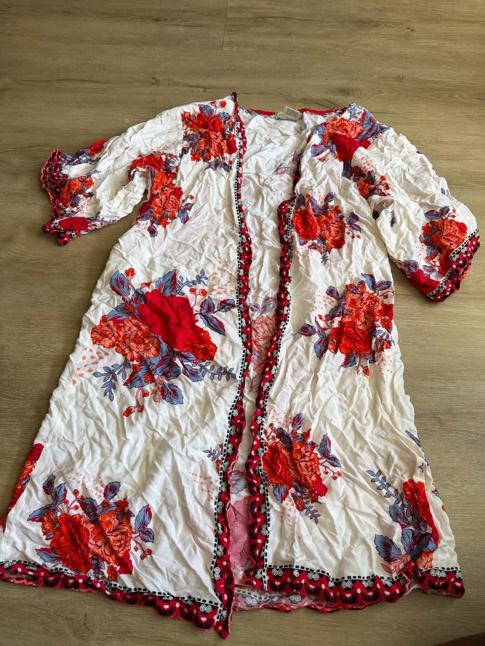 Flying Tomato Kimono Long Length White Red Floral Open Draped Size S/M 3/4 sleev